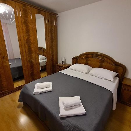 Helena Appartement Pula Buitenkant foto