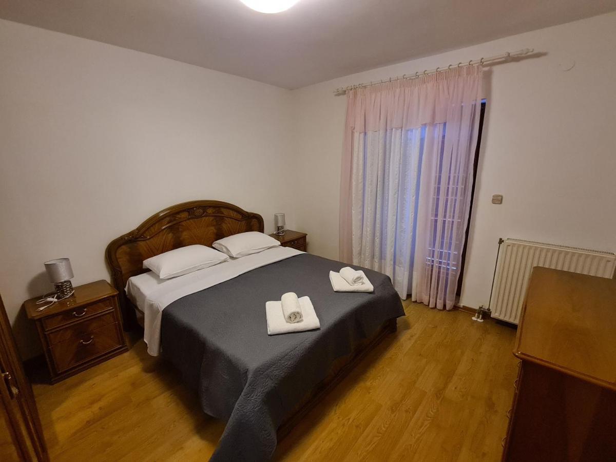 Helena Appartement Pula Buitenkant foto