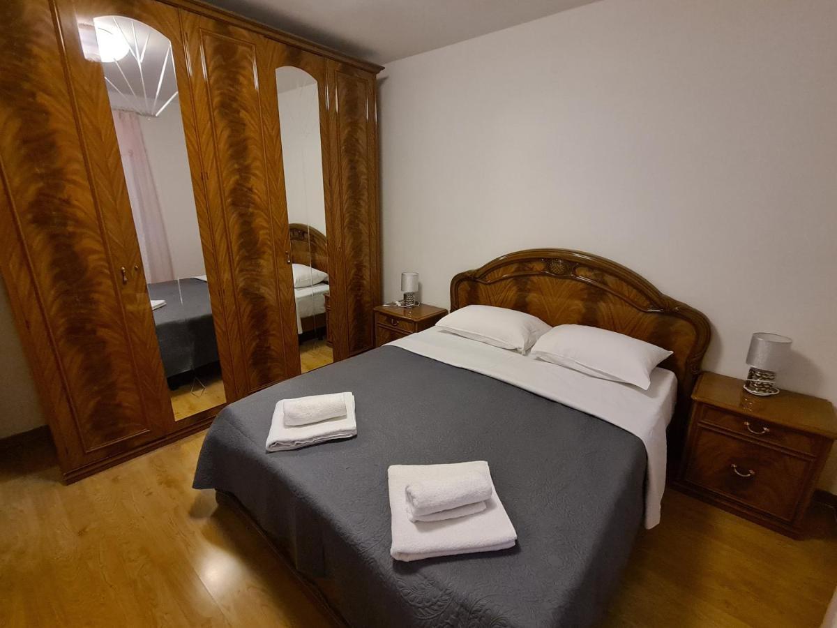 Helena Appartement Pula Buitenkant foto