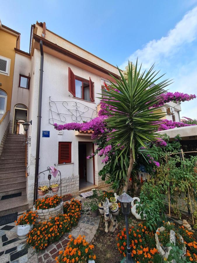 Helena Appartement Pula Buitenkant foto