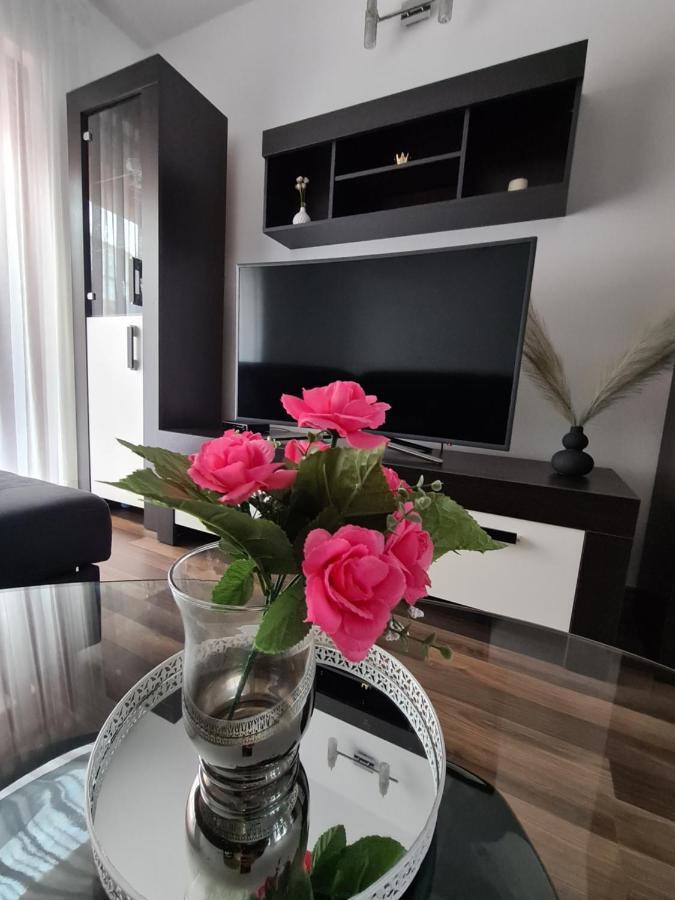 Helena Appartement Pula Buitenkant foto