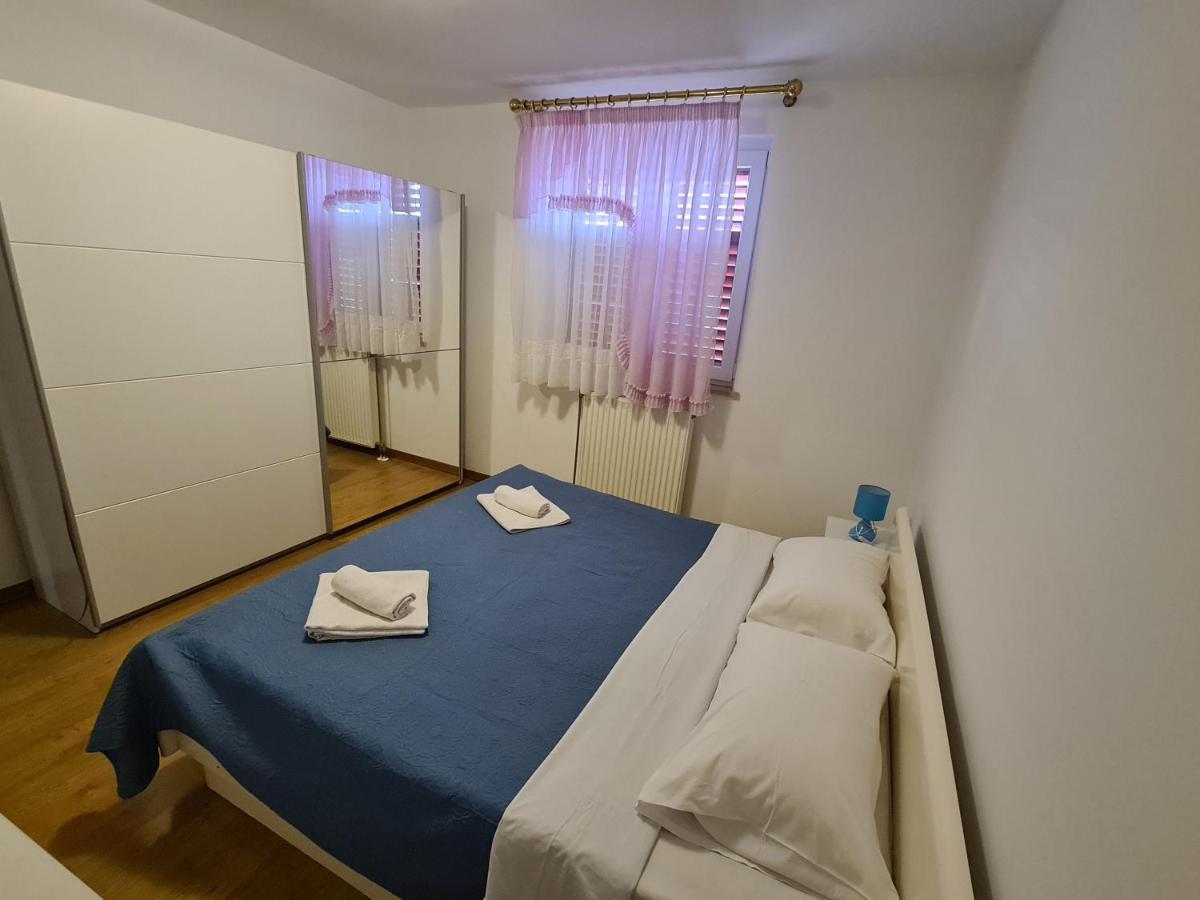 Helena Appartement Pula Buitenkant foto